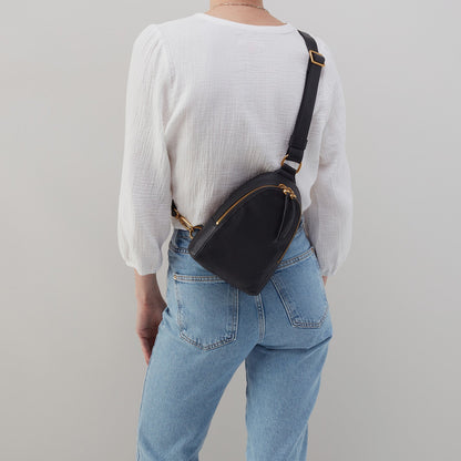 Fern Sling In Pebbled Leather - Black | HOBO