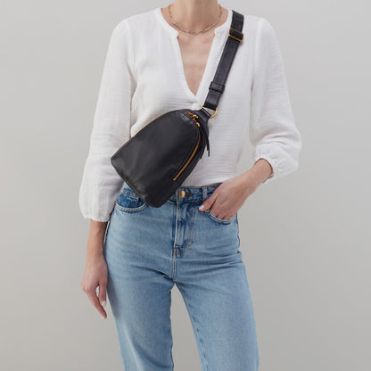 Fern Sling In Pebbled Leather - Taupe | HOBO