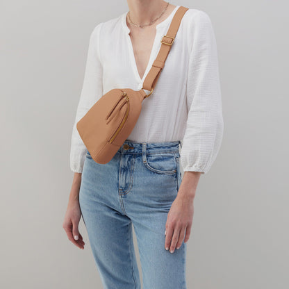 Fern Sling In Pebbled Leather - Red Clay | HOBO