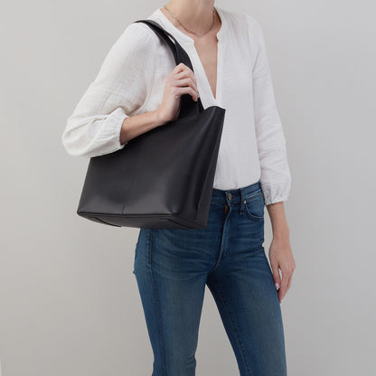 Vida Tote In Micro Pebbled Leather - Port | HOBO