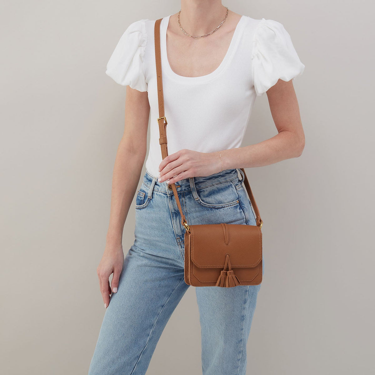 Eden Small Crossbody In Pebbled Leather - Warm Honey | HOBO