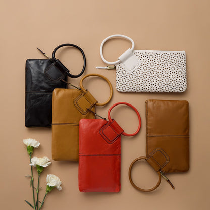 Sable Wristlet In Polished Leather - Grenadine | HOBO